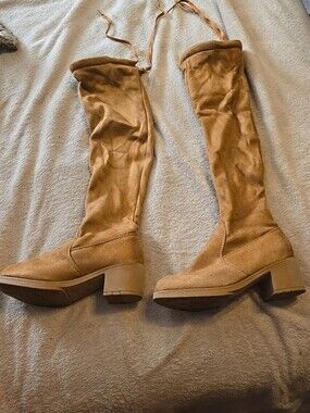 081926 Faux Suede Knee-High Boots size 41 measures 10 box22aa